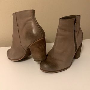 Grey/tan Genuine Leather Upper Ankle boots Size 6.5